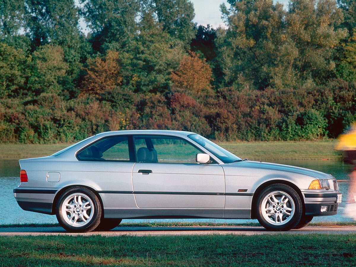 BMW 3 seriyası III (E36) — Yandan