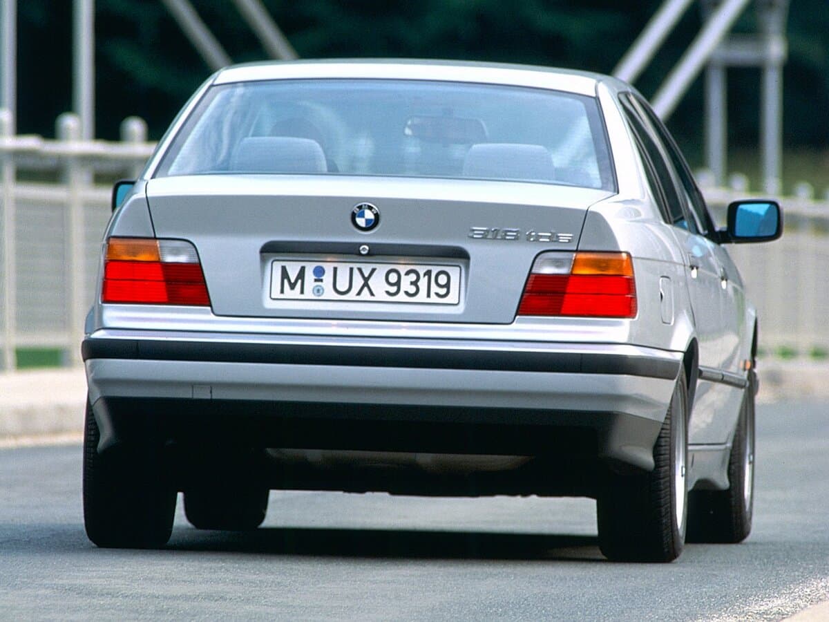 BMW 3 seriyası III (E36) — Arxadan