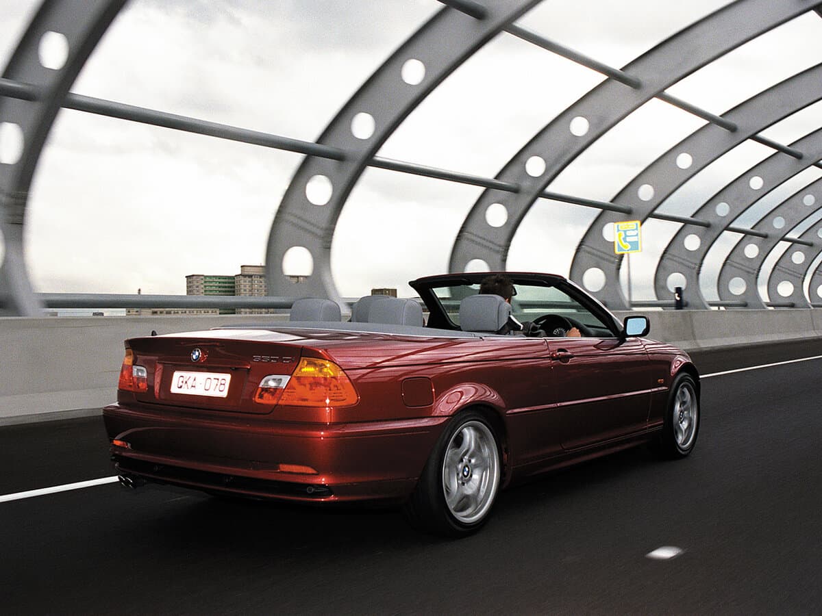 BMW 3 seriyası IV (E46) — 3/4 arxadan