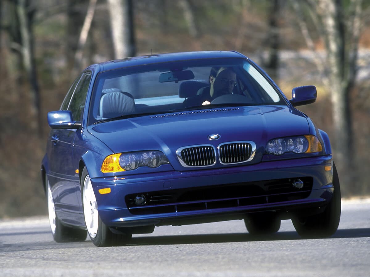 BMW 3 seriyası IV (E46) — Öndən