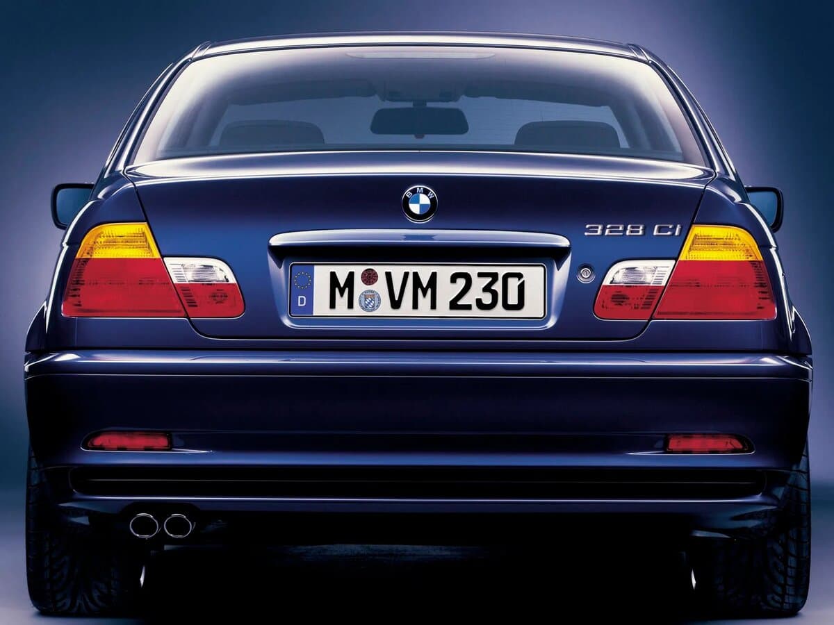 BMW 3 seriyası IV (E46) — Arxadan