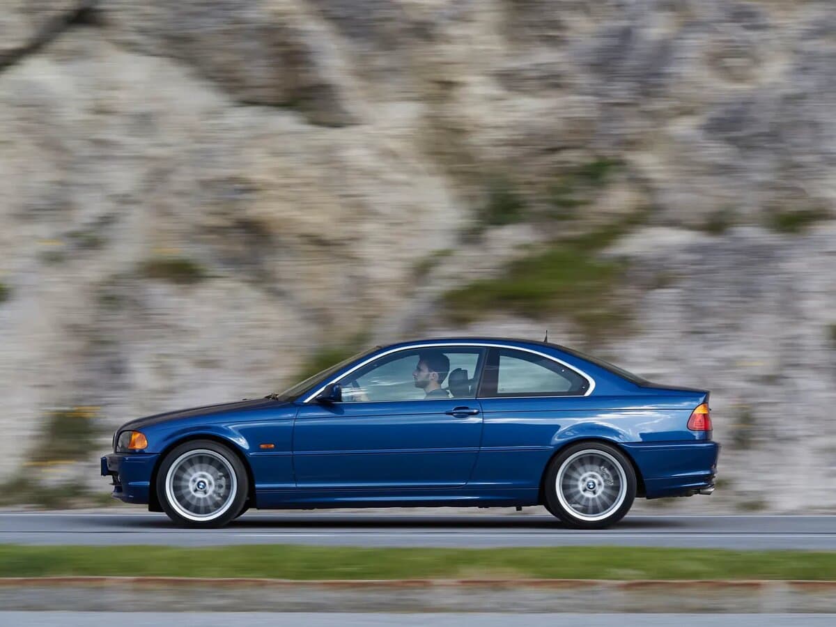 BMW 3 seriyası IV (E46) — Yandan