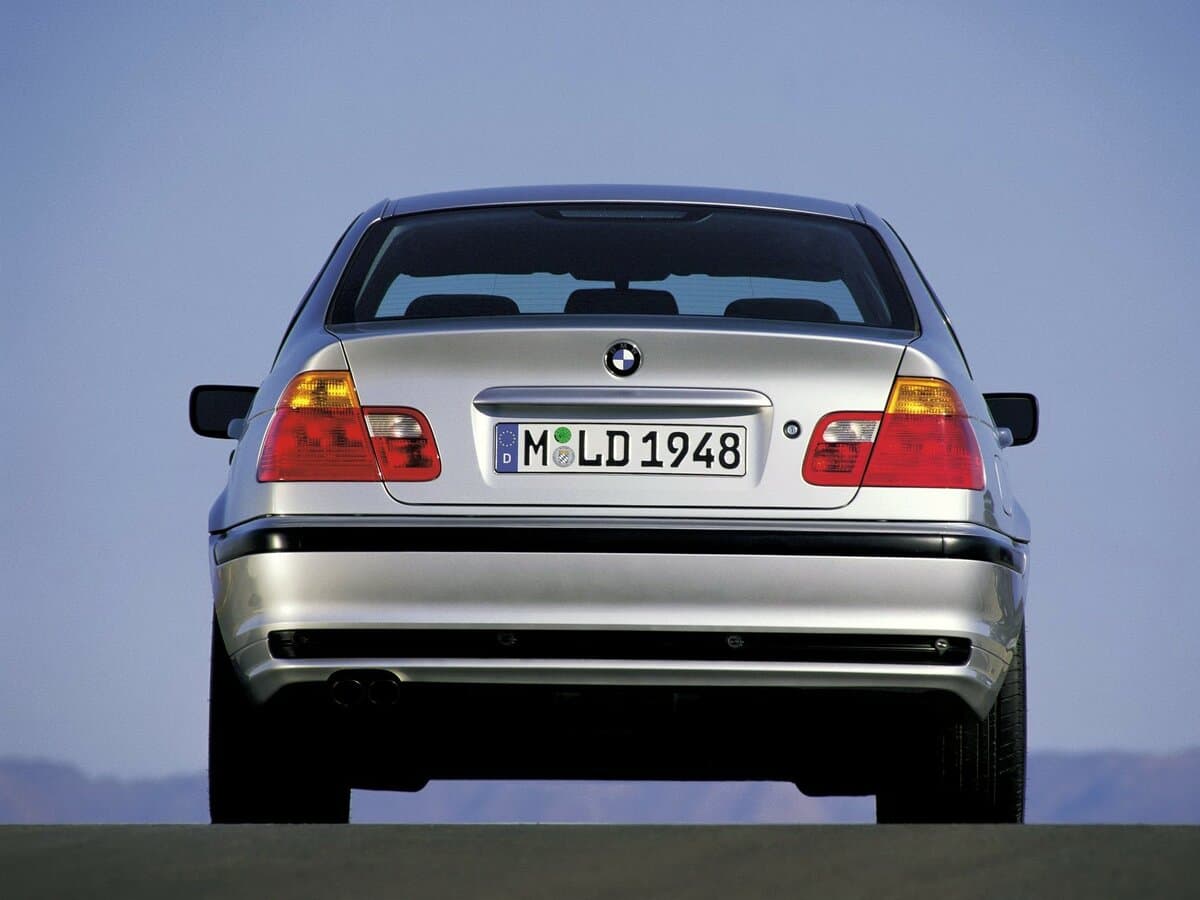BMW 3 seriyası IV (E46) — Arxadan