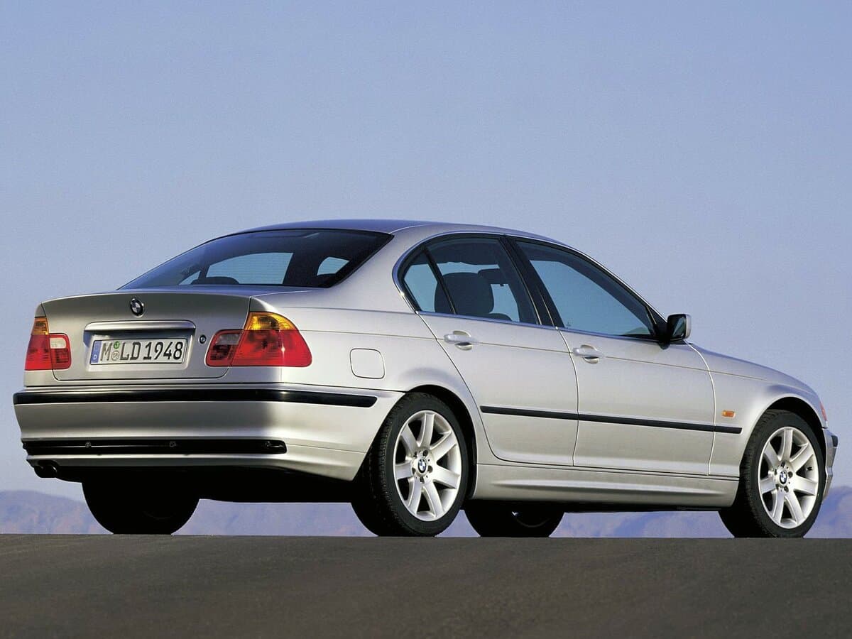 BMW 3 seriyası IV (E46) — 3/4 arxadan
