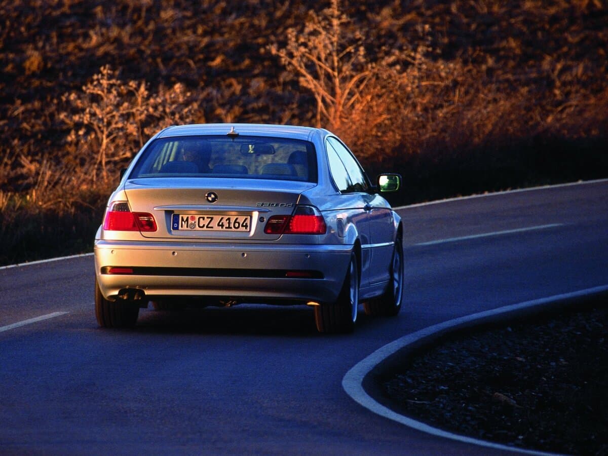 BMW 3 seriyası IV (E46) Restayling — Arxadan
