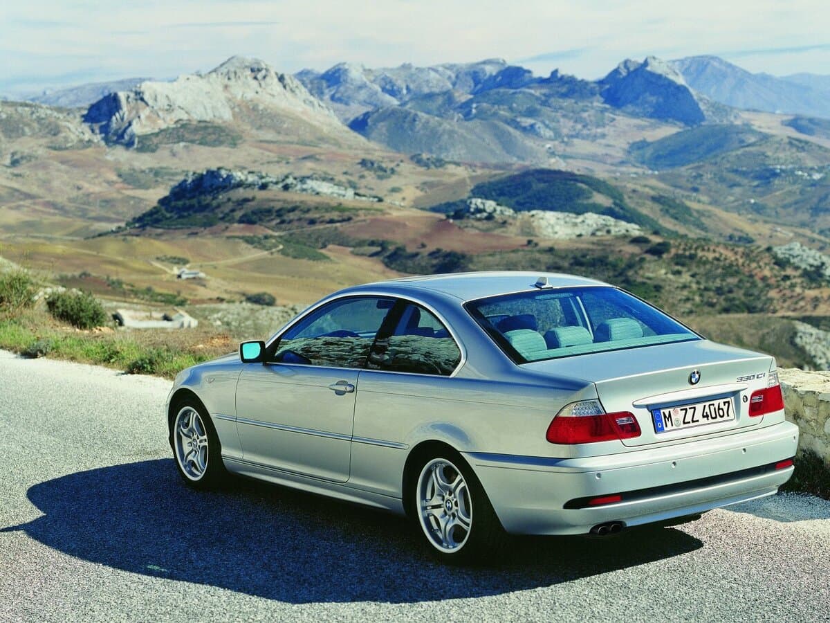 BMW 3 seriyası IV (E46) Restayling — 3/4 arxadan