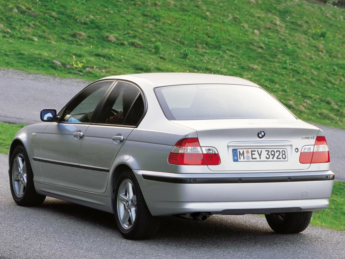 BMW 3 seriyası IV (E46) Restayling — 3/4 arxadan