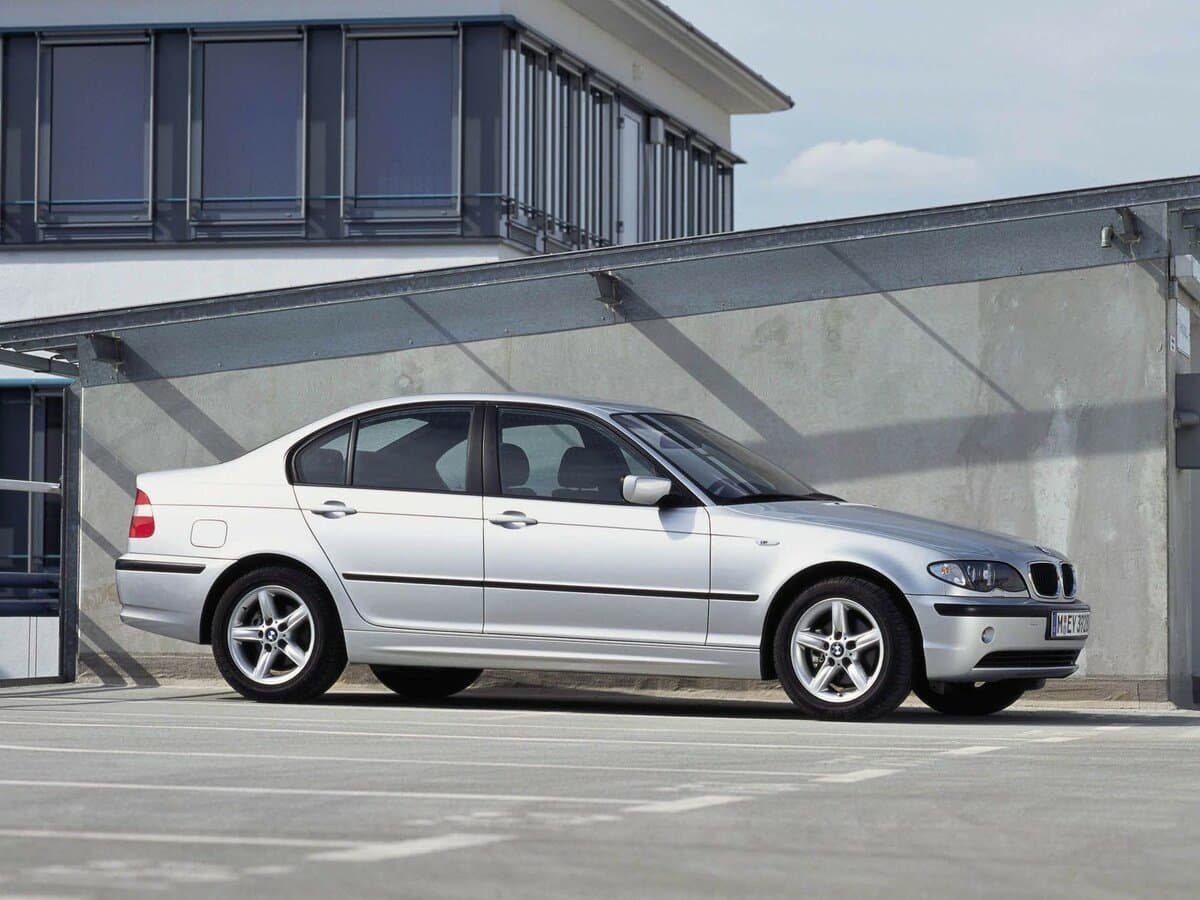 BMW 3 seriyası IV (E46) Restayling — Yandan