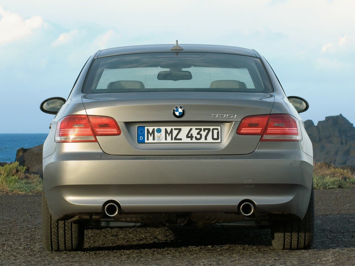 BMW 3 seriyası V (E90/E91/E92/E93) — Arxadan