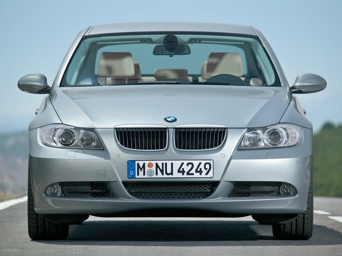 BMW 3 seriyası V (E90/E91/E92/E93) — Öndən