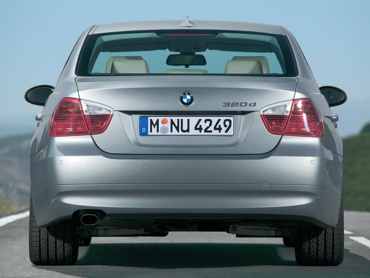 BMW 3 seriyası V (E90/E91/E92/E93) — Arxadan