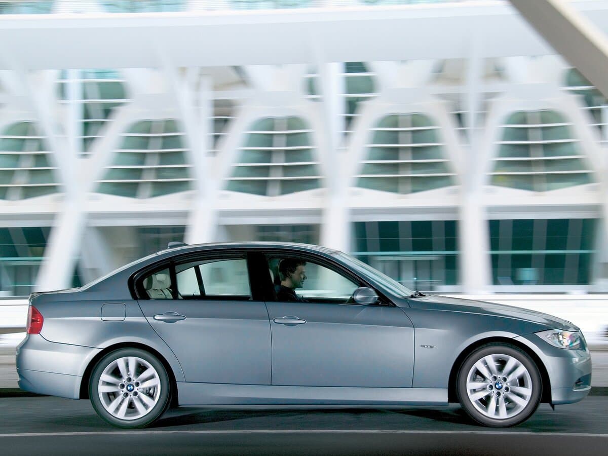 BMW 3 seriyası V (E90/E91/E92/E93) — Yandan