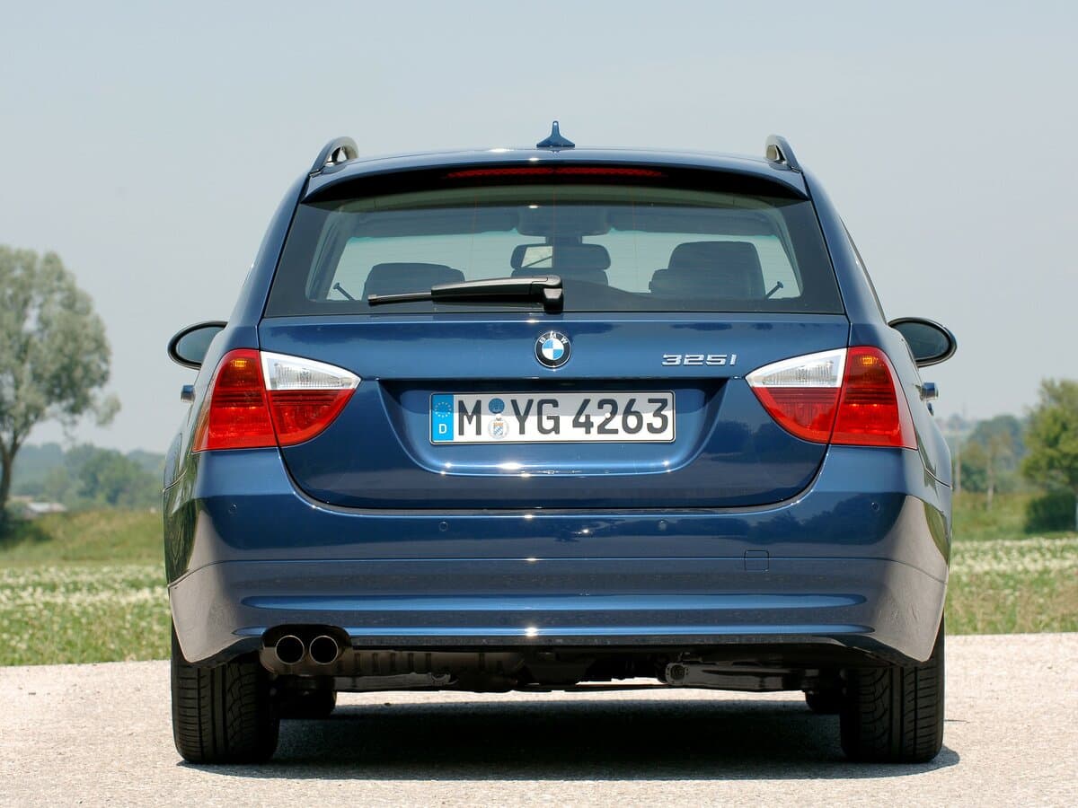 BMW 3 seriyası V (E90/E91/E92/E93) — Arxadan