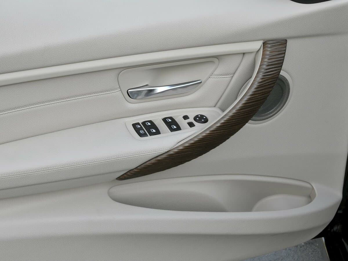 BMW 3 seriyası VI (F30/F31/F34) — Qapı