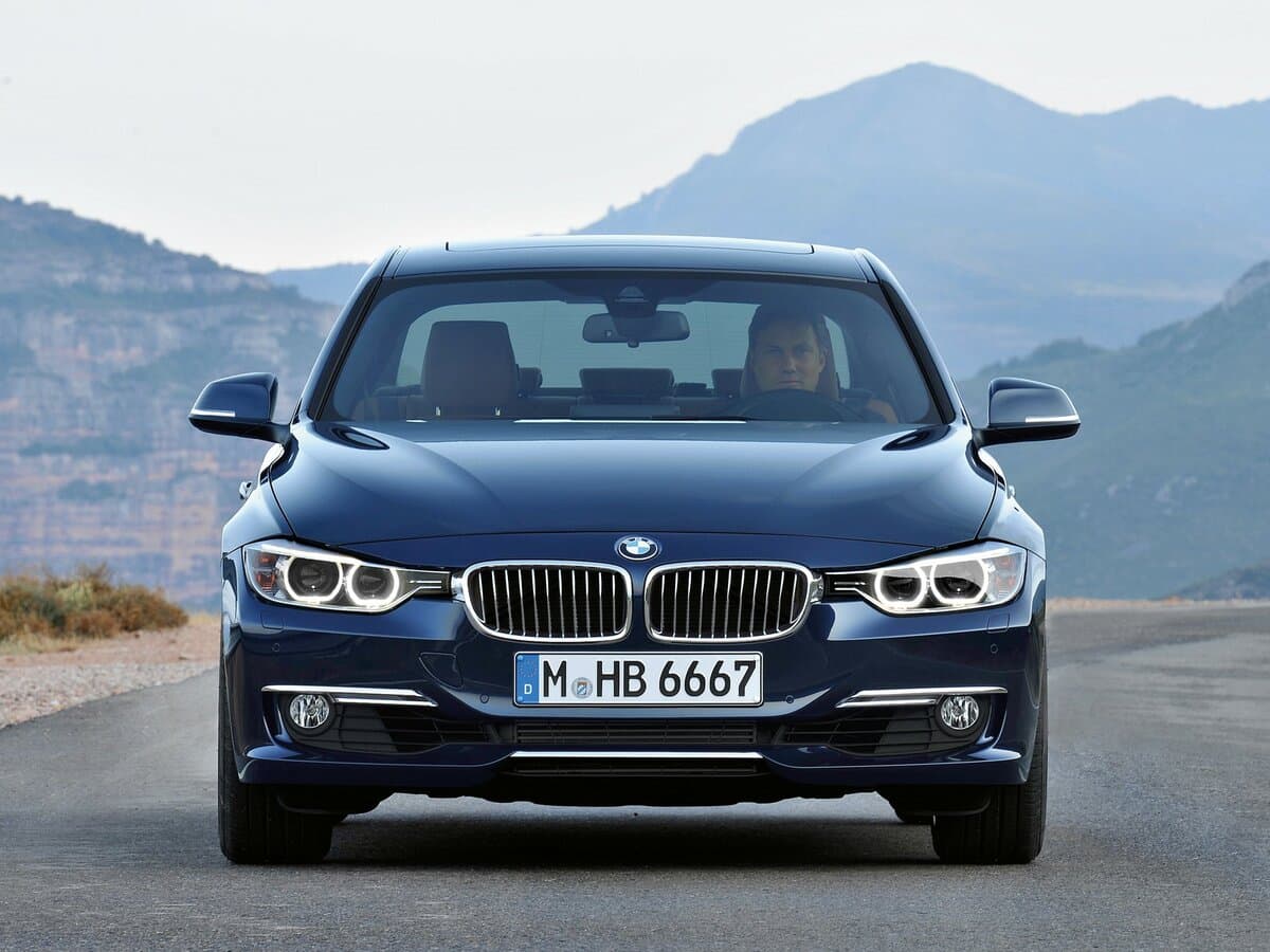 BMW 3 seriyası VI (F30/F31/F34) — Öndən