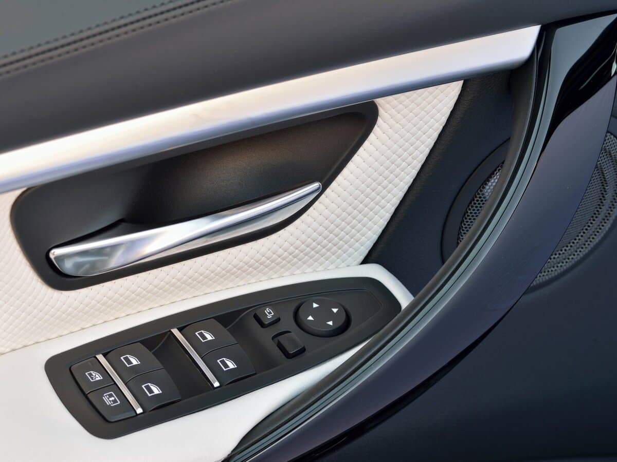 BMW 3 seriyası VI (F30/F31/F34) Restayling — Qapı