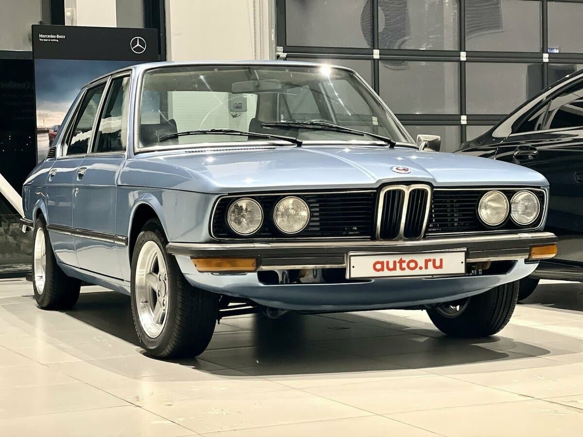BMW 5 seriyası I (E12) Restayling — Öndən