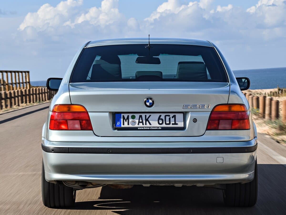 BMW 5 seriyası IV (E39) — Arxadan