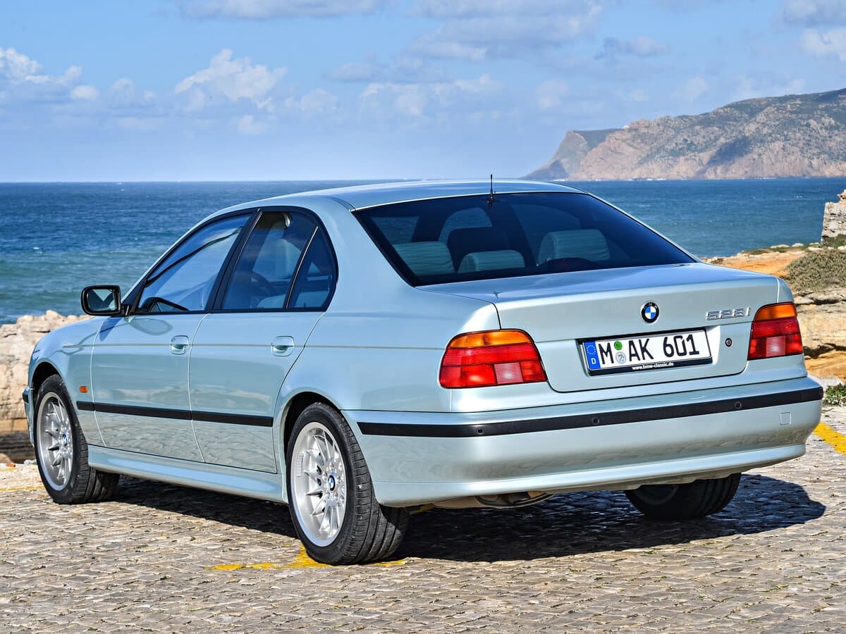 BMW 5 seriyası IV (E39) — 3/4 arxadan