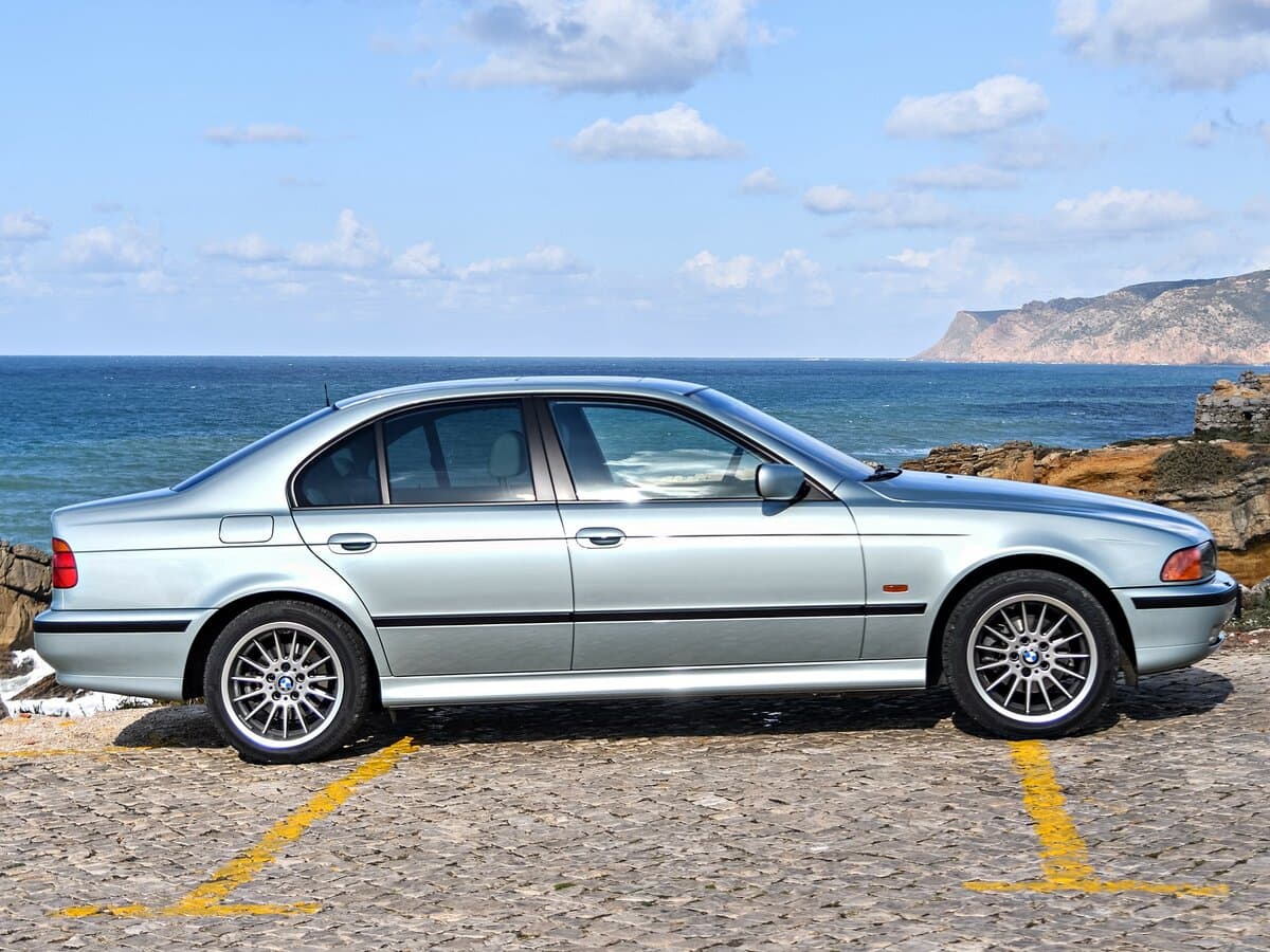 BMW 5 seriyası IV (E39) — Yandan