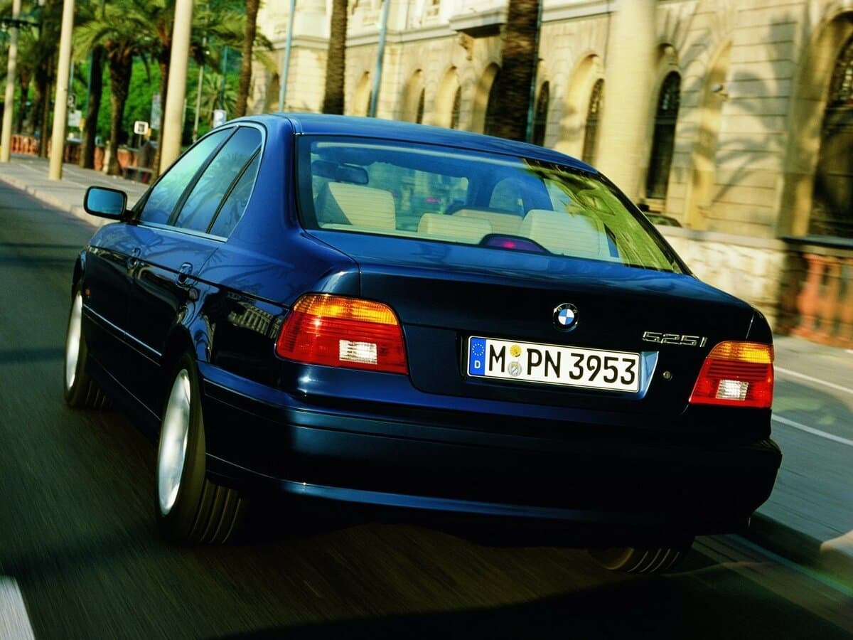 BMW 5 seriyası IV (E39) Restayling — Arxadan