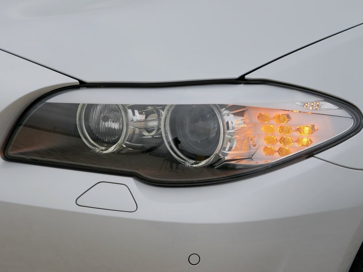 BMW 5 seriyası VI (F10/F11/F07) — Fara