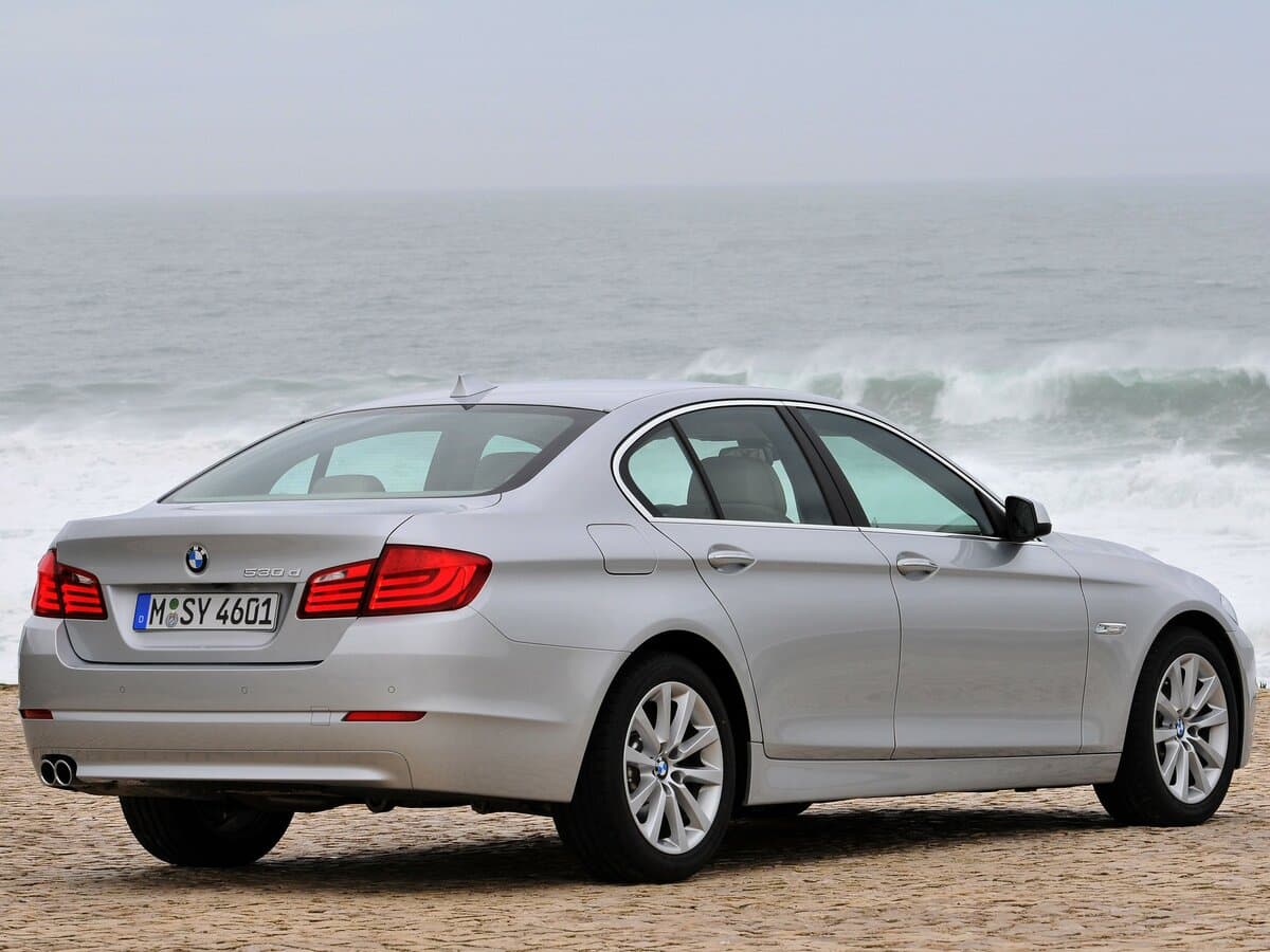 BMW 5 seriyası VI (F10/F11/F07) — 3/4 arxadan
