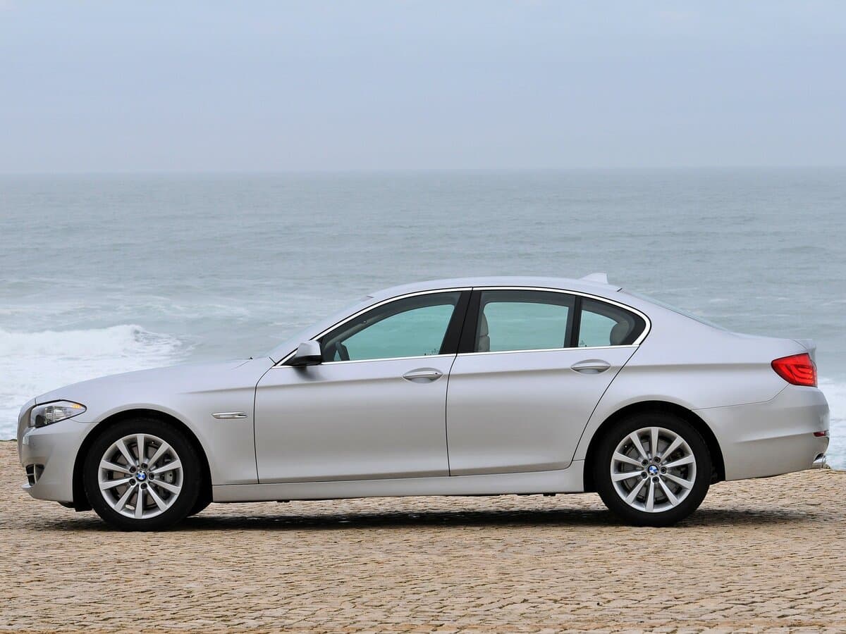 BMW 5 seriyası VI (F10/F11/F07) — Yandan