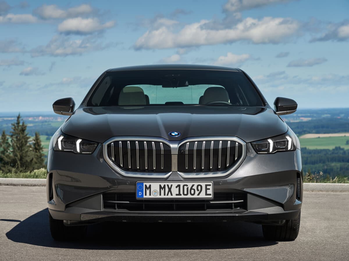 BMW 5 seriyası VIII (G60/G61/G68) — Öndən