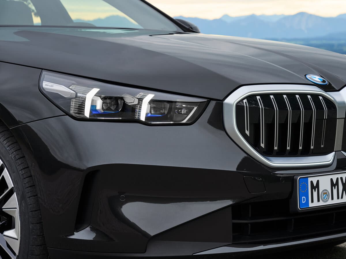 BMW 5 seriyası VIII (G60/G61/G68) — Fara