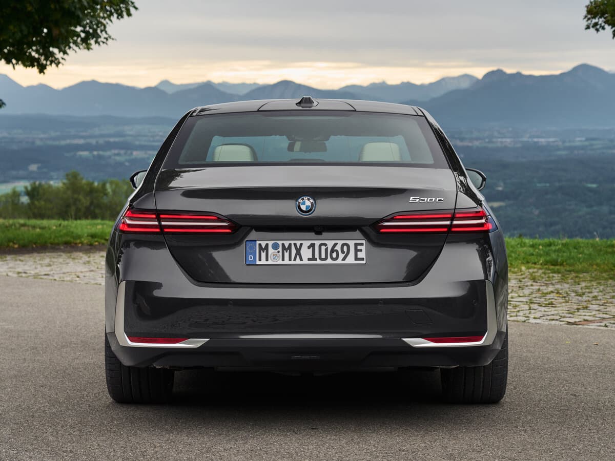 BMW 5 seriyası VIII (G60/G61/G68) — Arxadan