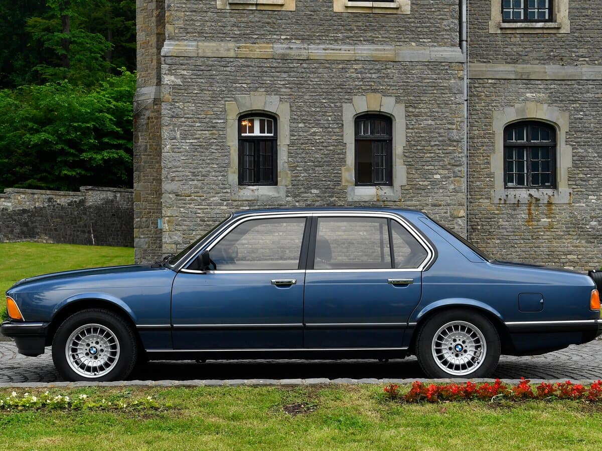 BMW 7 seriyası I (E23) Restayling — Yandan