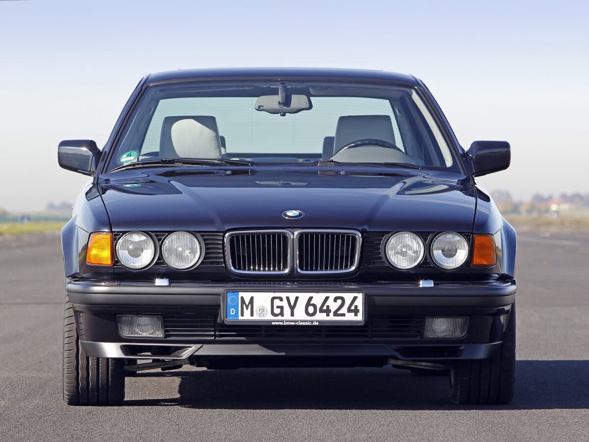 BMW 7 seriyası II (E32) — Öndən