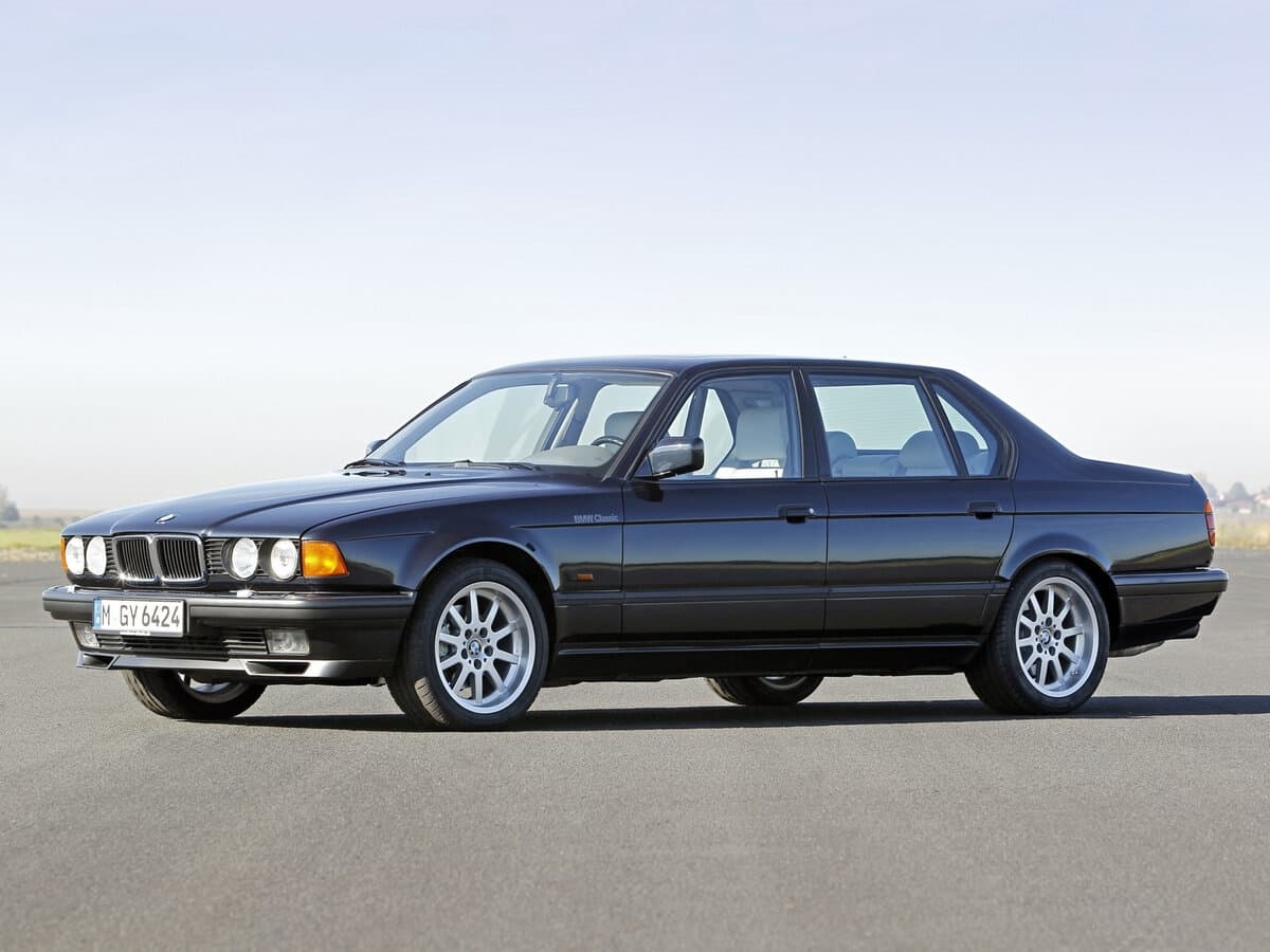 BMW 7 seriyası II (E32)