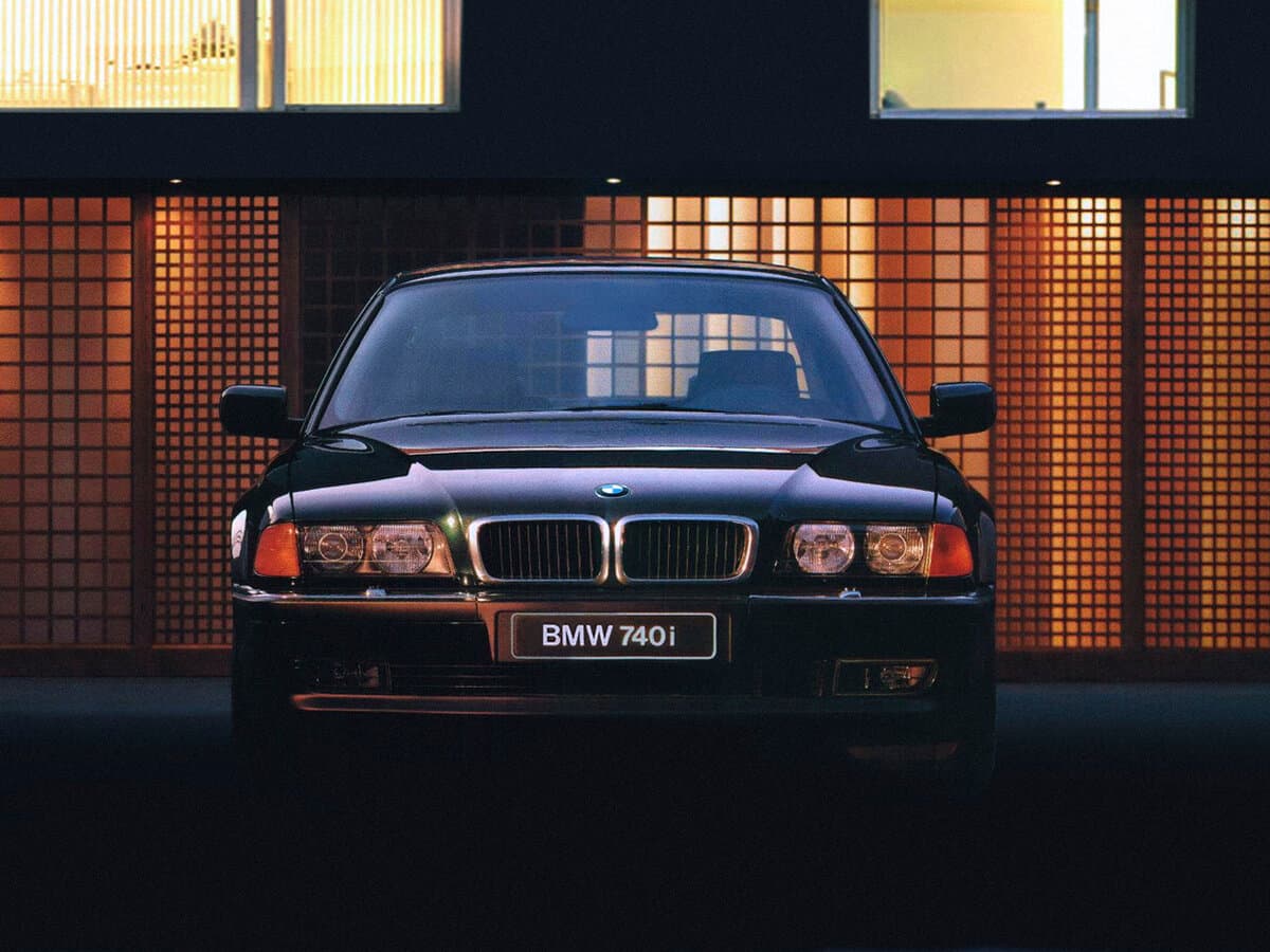BMW 7 seriyası III (E38) — Öndən