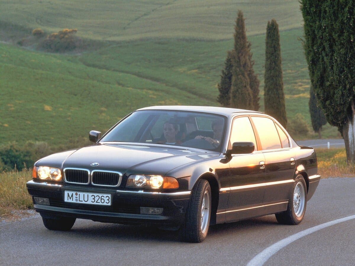 BMW 7 seriyası III (E38)