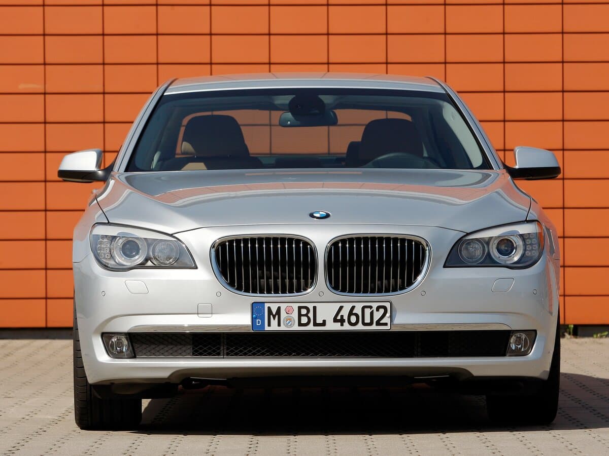 BMW 7 seriyası V (F01/F02/F04) — Öndən