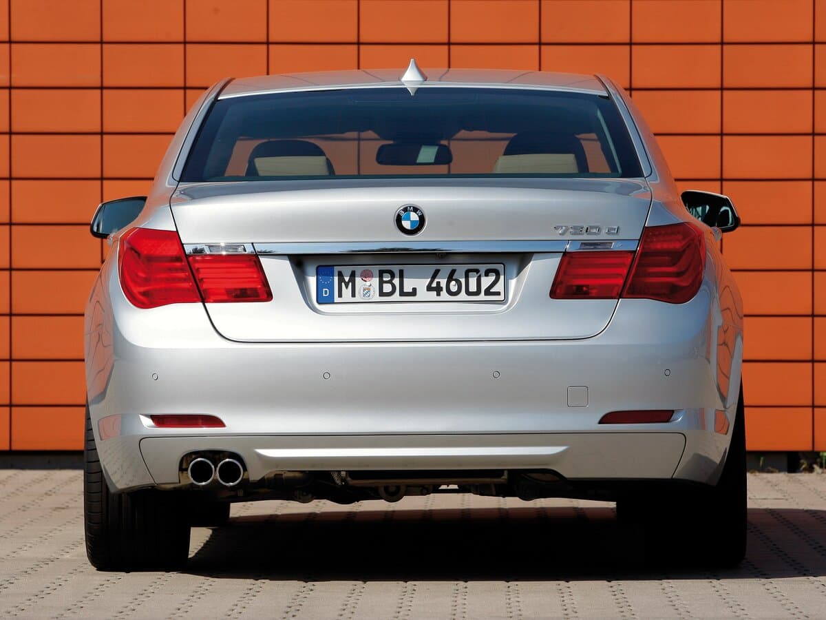 BMW 7 seriyası V (F01/F02/F04) — Arxadan