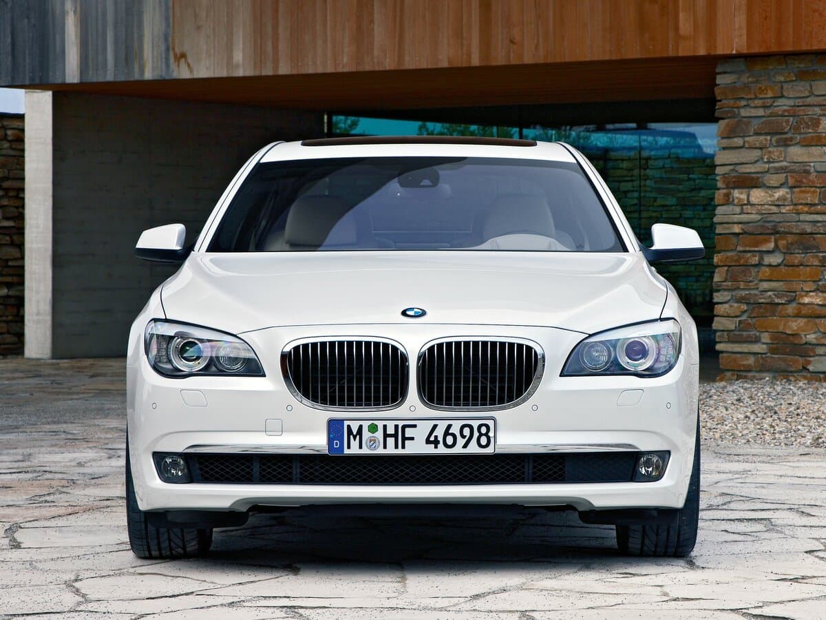 BMW 7 seriyası V (F01/F02/F04) — Öndən