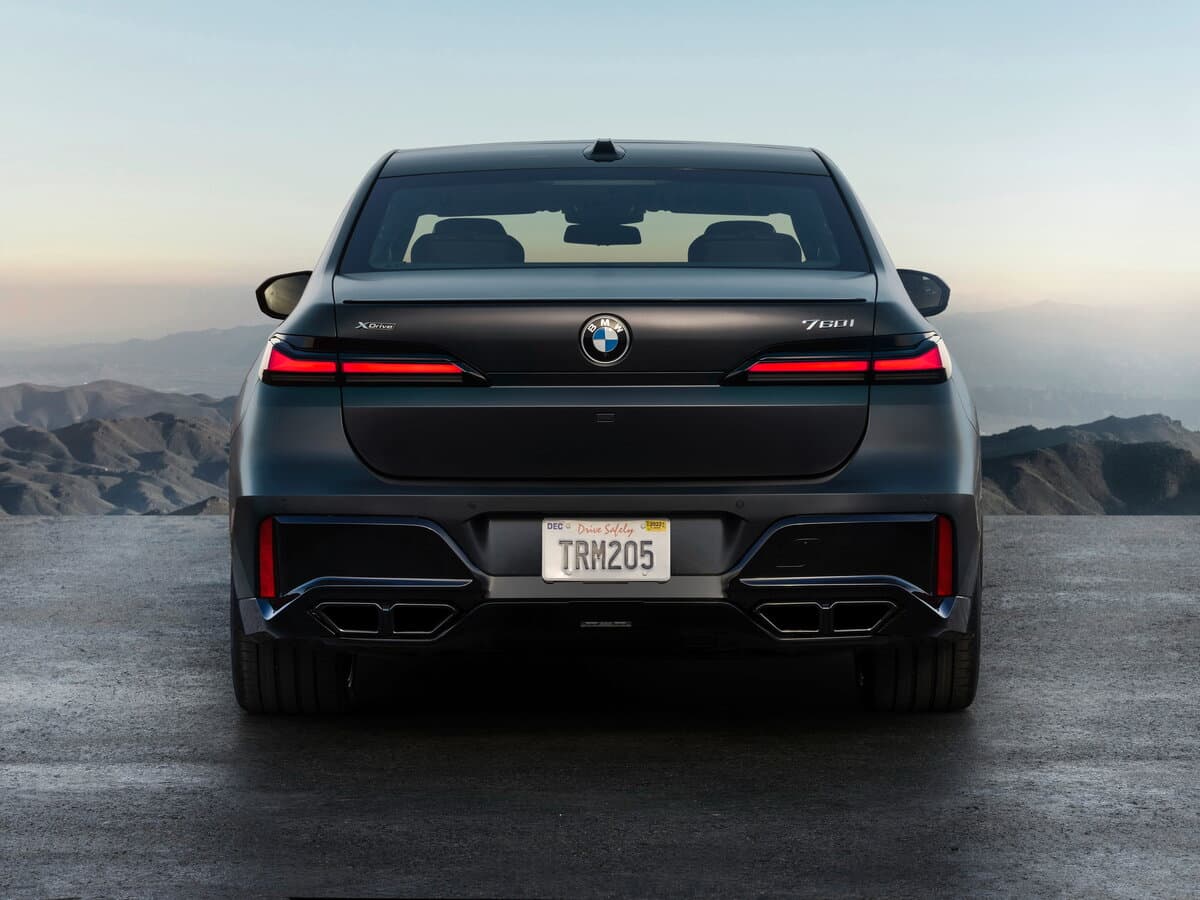 BMW 7 seriyası VII (G70) — Arxadan