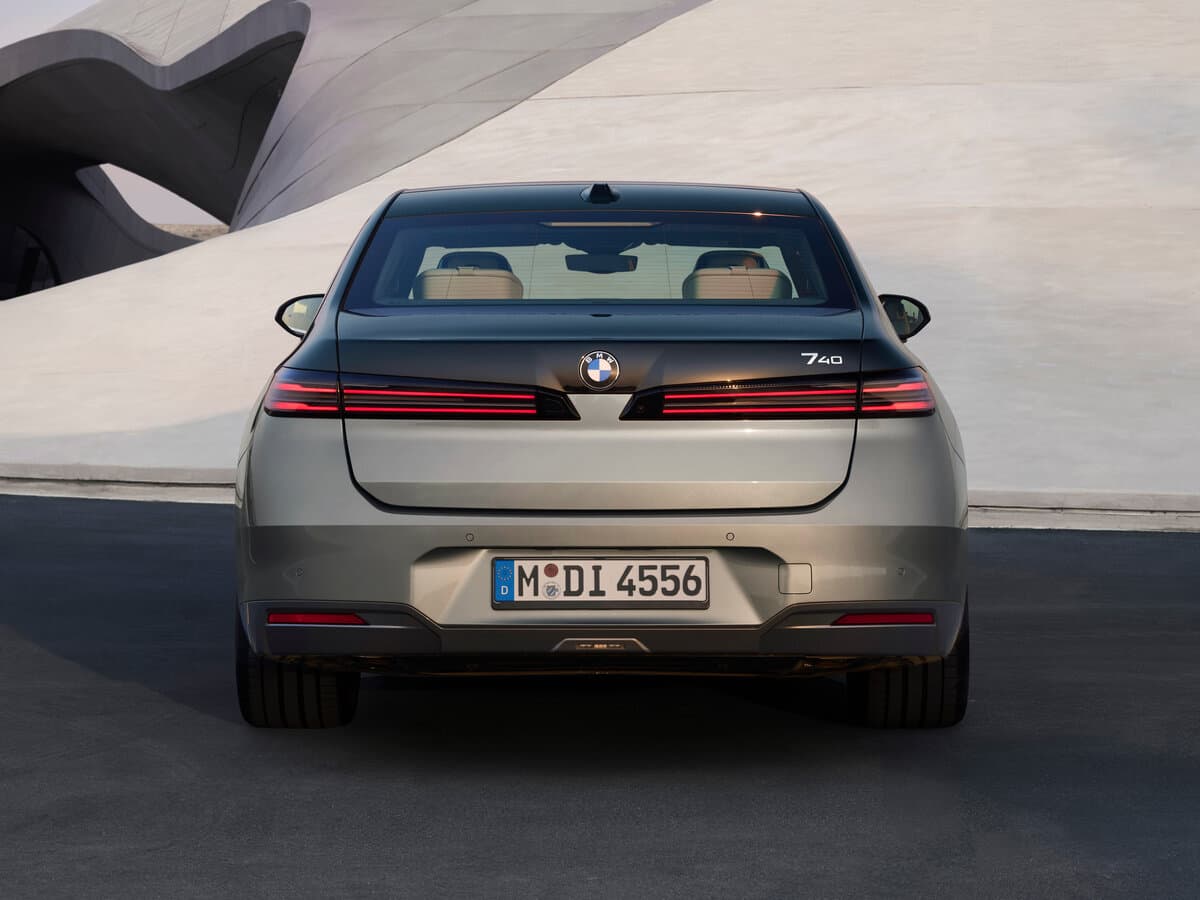 BMW 7 seriyası VII (G70) Restayling — Arxadan