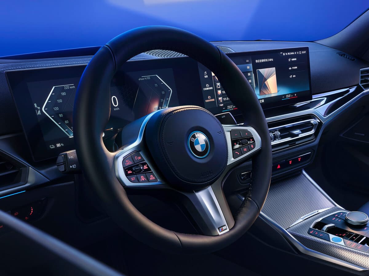 BMW i3 I (G28) Restayling — Sükan