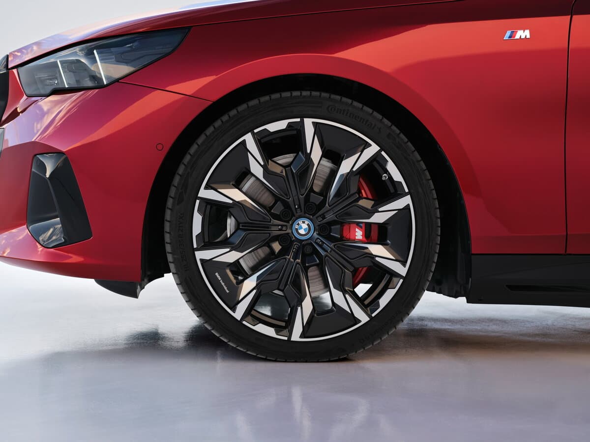 BMW i5 2023 – indiyədək — Təkər