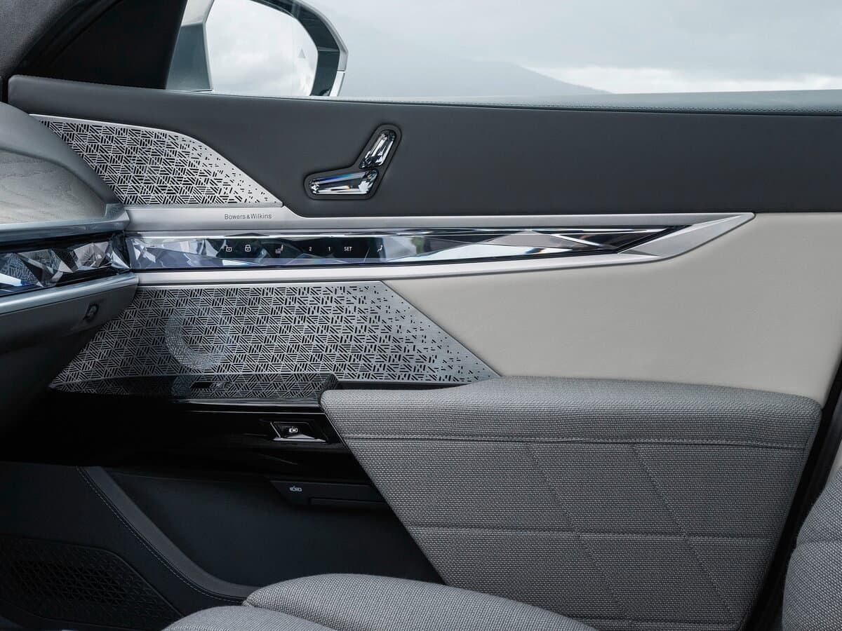 BMW i7 I (G70) — Qapı