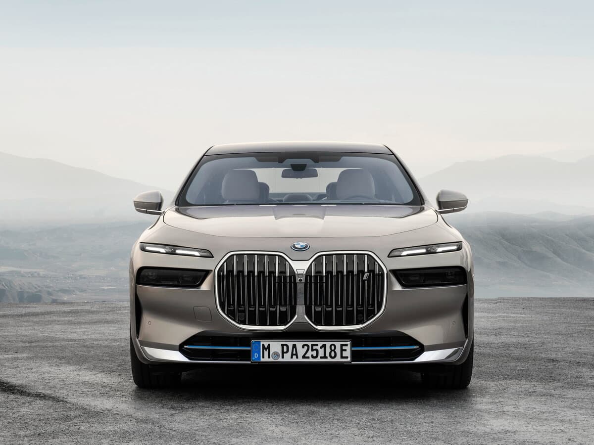 BMW i7 I (G70) — Öndən