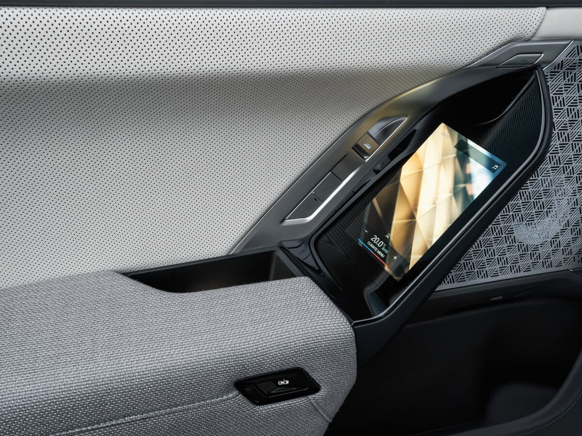 BMW i7 I (G70) — Salon, arxadan
