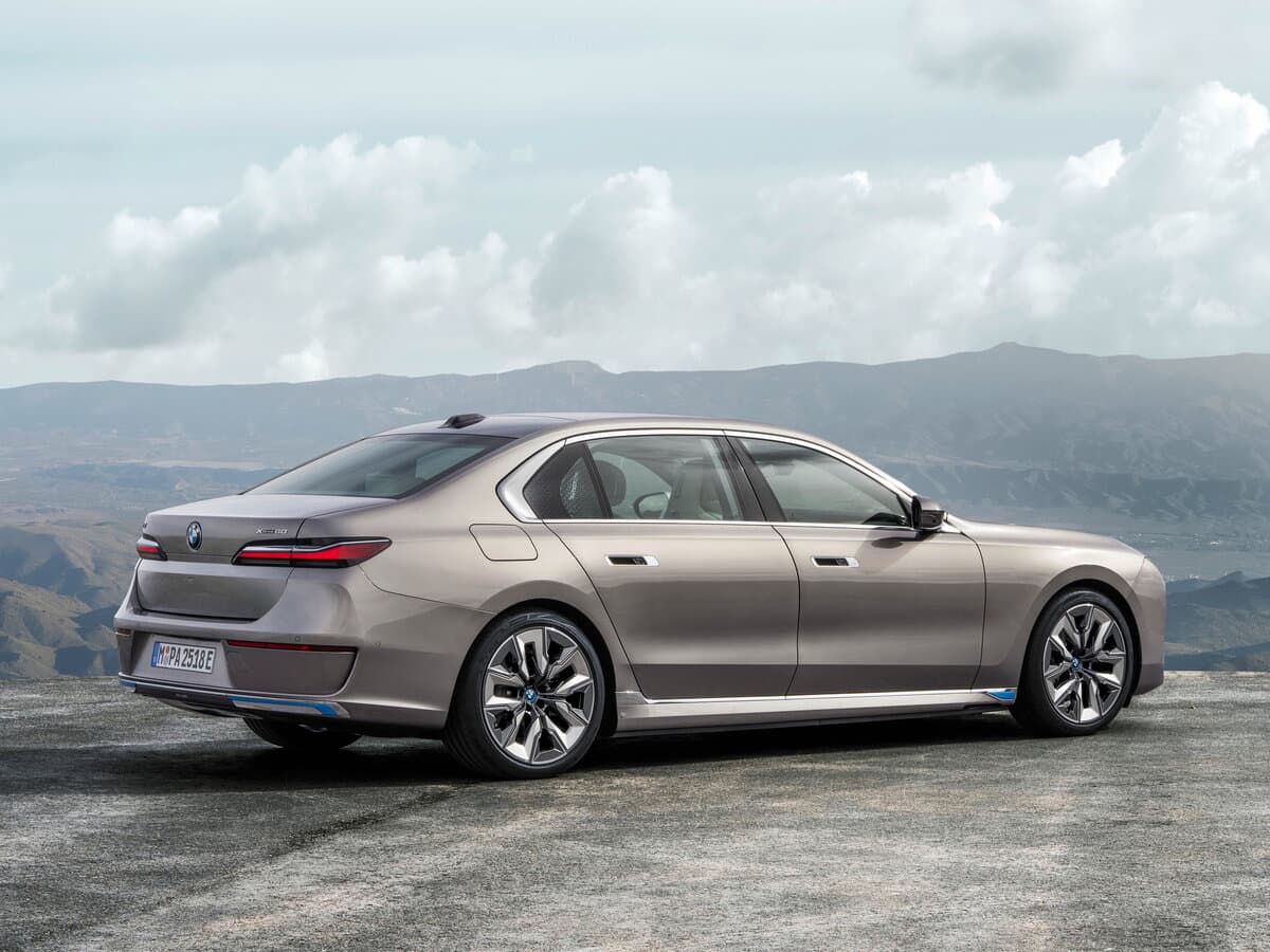 BMW i7 I (G70) — 3/4 arxadan
