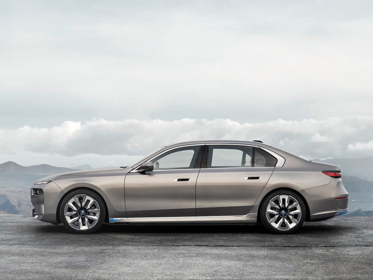 BMW i7 I (G70) — Yandan