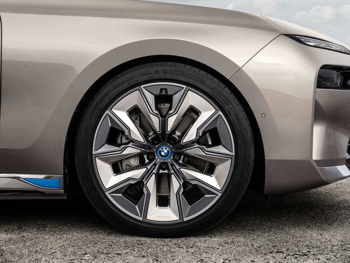 BMW i7 I (G70) — Təkər