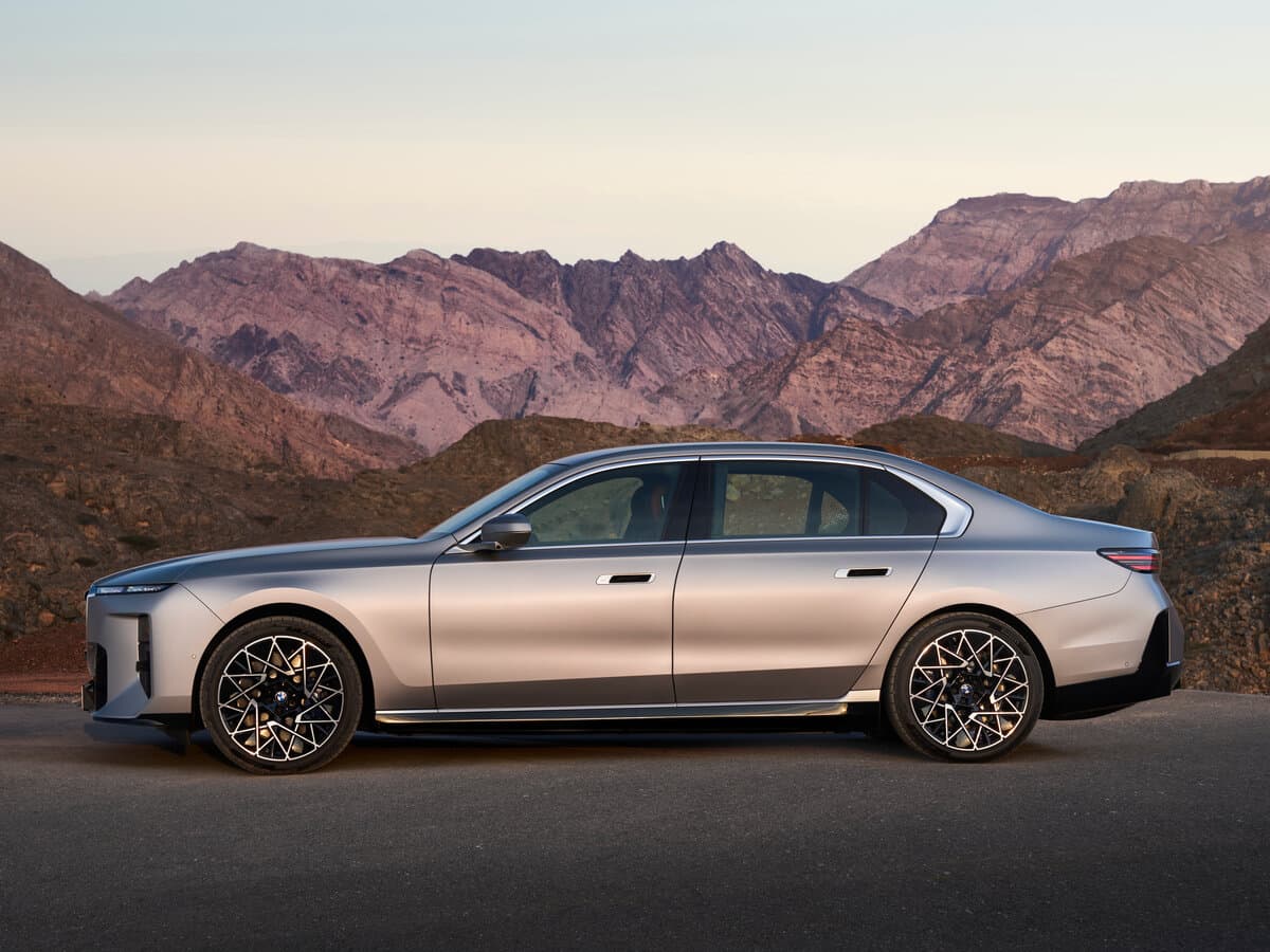 BMW i7 I (G70) Restayling — Yandan